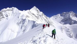 Embouteillage au Sommet du Monde Nouveau Record de Grimpeurs sur l'Everest en une Seule Journée